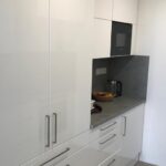 Luxusní a účelná kuchyně v malém panelovém bytě